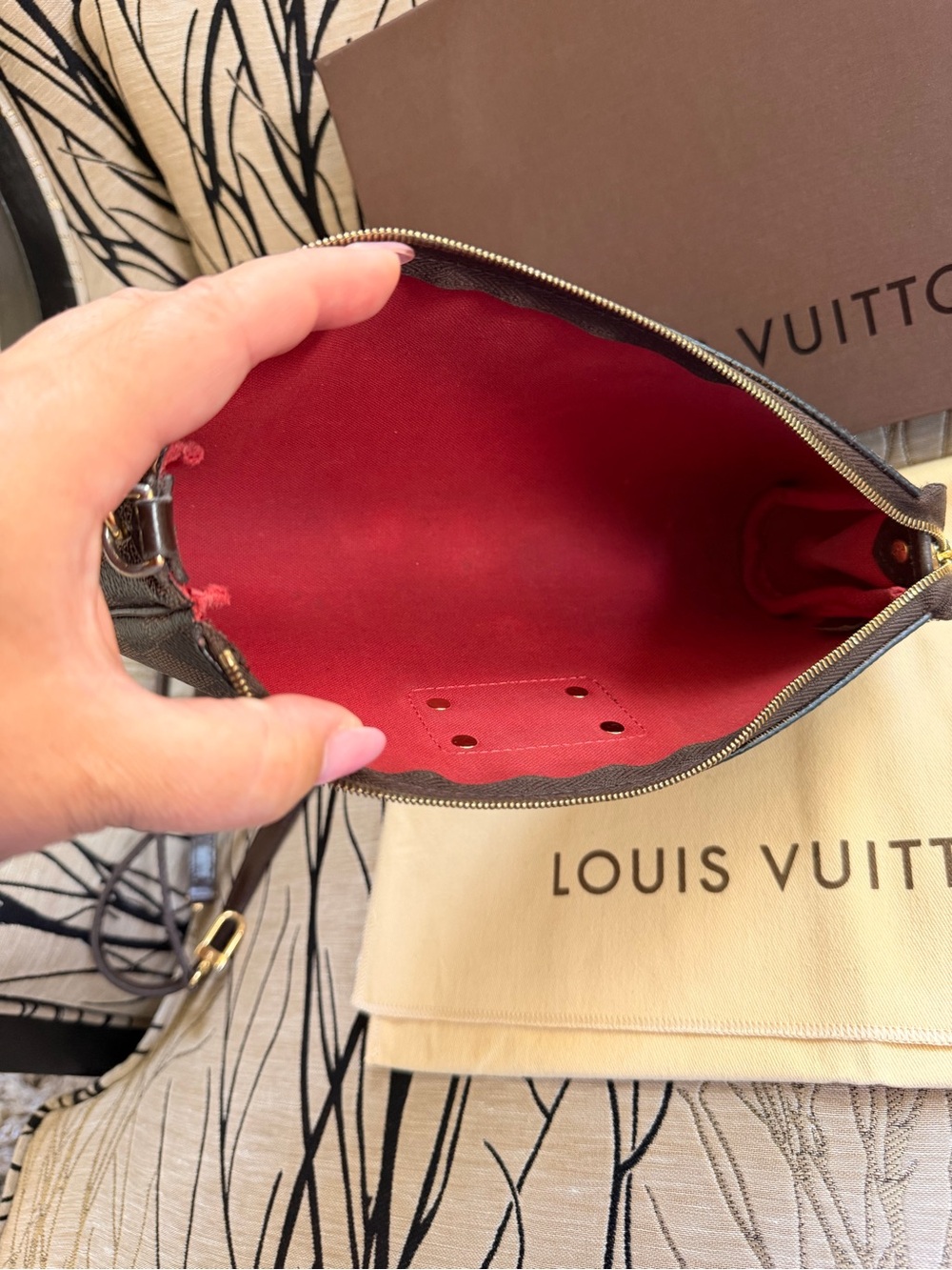 Louis Vuitton Eva Damier Ebene Brown Crossbody Chain Clutch Bag -original owner - Picture 8 of 12